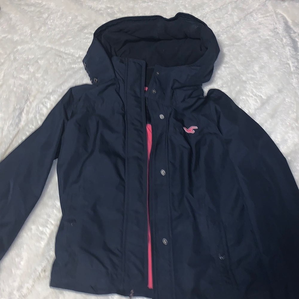 Large navy blue and pink Hollister jacket in great condos